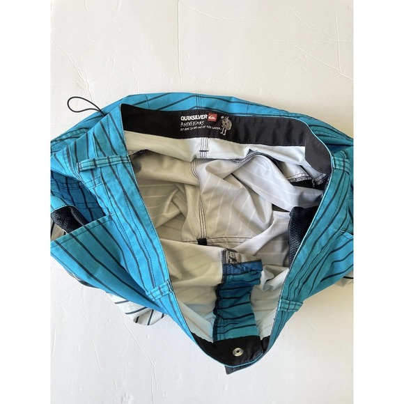Quicksilver Mens Blue Striped Board Shorts XL Polyester Drawstring Preowned - Picture 10 of 12